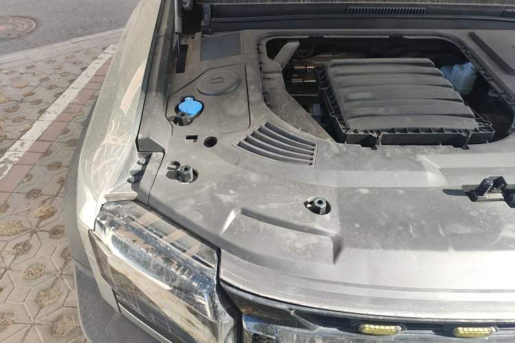 Used JETOUR Traveler 2024 2.0T All-Wheel-Drive CrossPRO+ Entertainment Edition Engine Bay Right