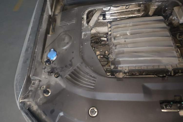 Used JETOUR Traveler 2024 2.0T All-Wheel-Drive CrossPRO Entertainment Edition Engine Bay Right