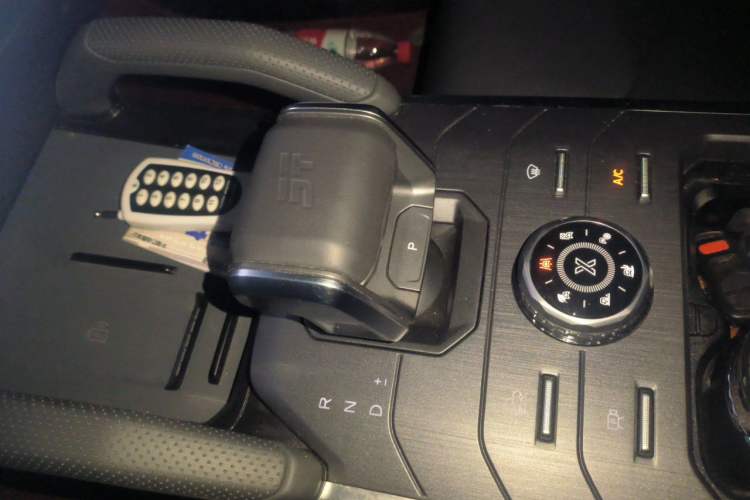 Used JETOUR Traveler 2024 2.0T All-Wheel-Drive CrossPRO+ Entertainment Edition Gear Lever