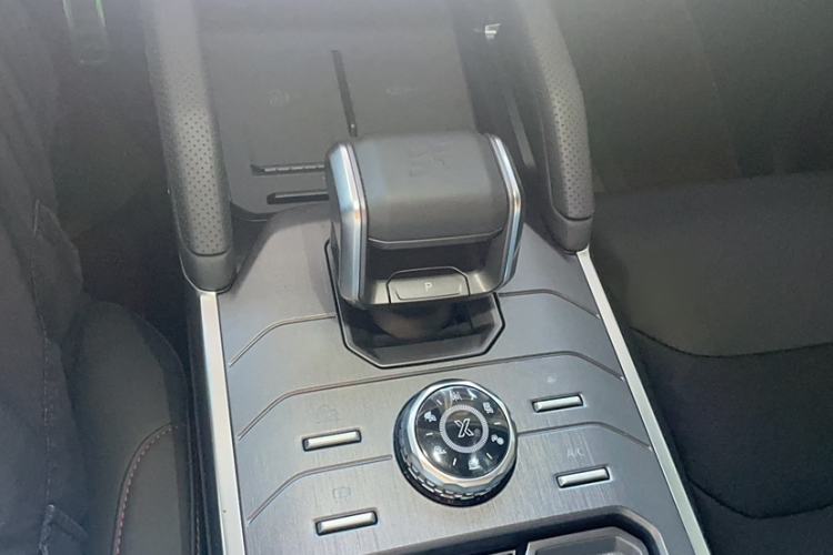 Used JETOUR Traveler 2024 2.0T All-Wheel-Drive Silver Dragon Wings Gear Lever