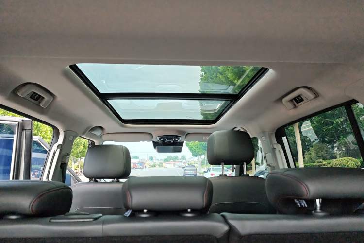 Used JETOUR Traveler 2024 2.0T All-Wheel-Drive CrossPRO Entertainment Edition Headliner