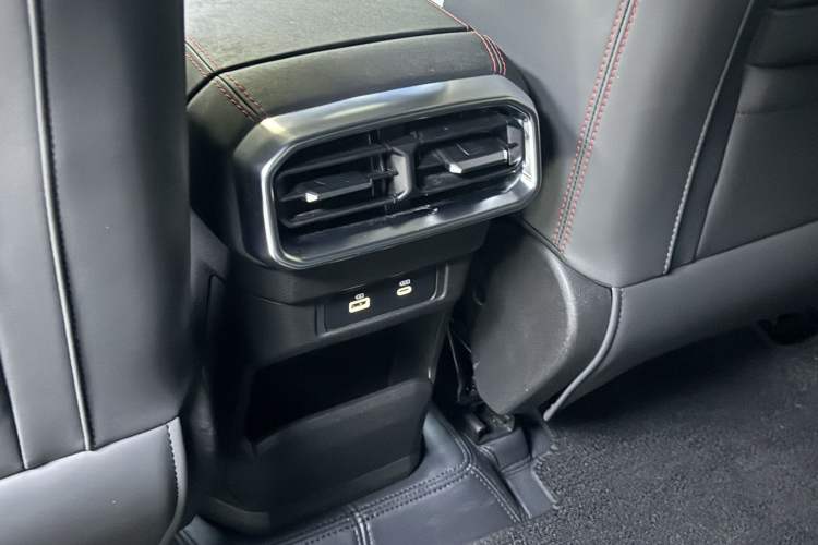 Used JETOUR Traveler 2024 2.0T All-Wheel-Drive CrossPRO+ Entertainment Edition Interior 10