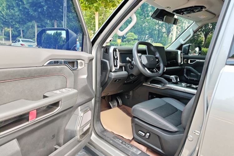 Used JETOUR Traveler 2024 2.0T All-Wheel-Drive CrossPRO Entertainment Edition Interior 2