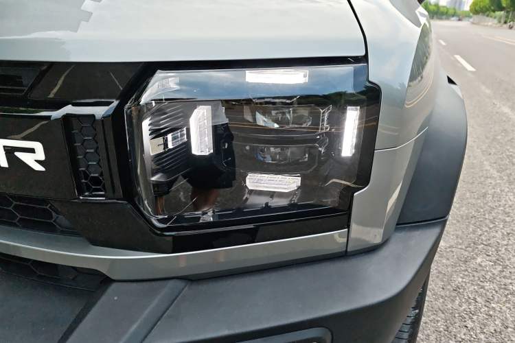Used JETOUR Traveler 2024 2.0T All-Wheel-Drive CrossPRO Entertainment Edition Left Front Headlight