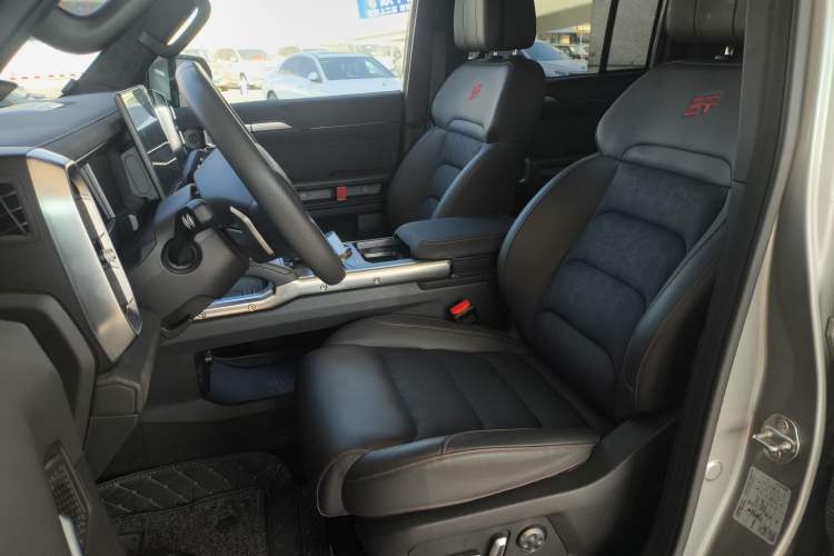 Used JETOUR Traveler 2024 2.0T All-Wheel-Drive Silver Dragon Wings Left Front Seat