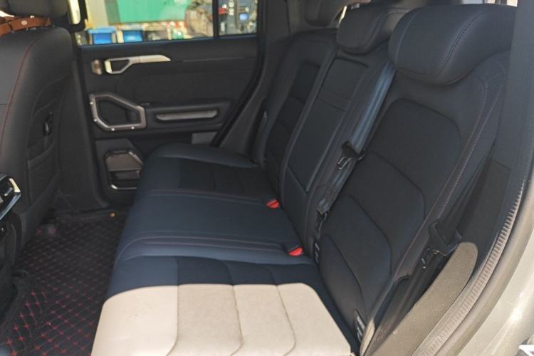 Used JETOUR Traveler 2024 2.0T All-Wheel-Drive Silver Dragon Wings Left Rear Seat