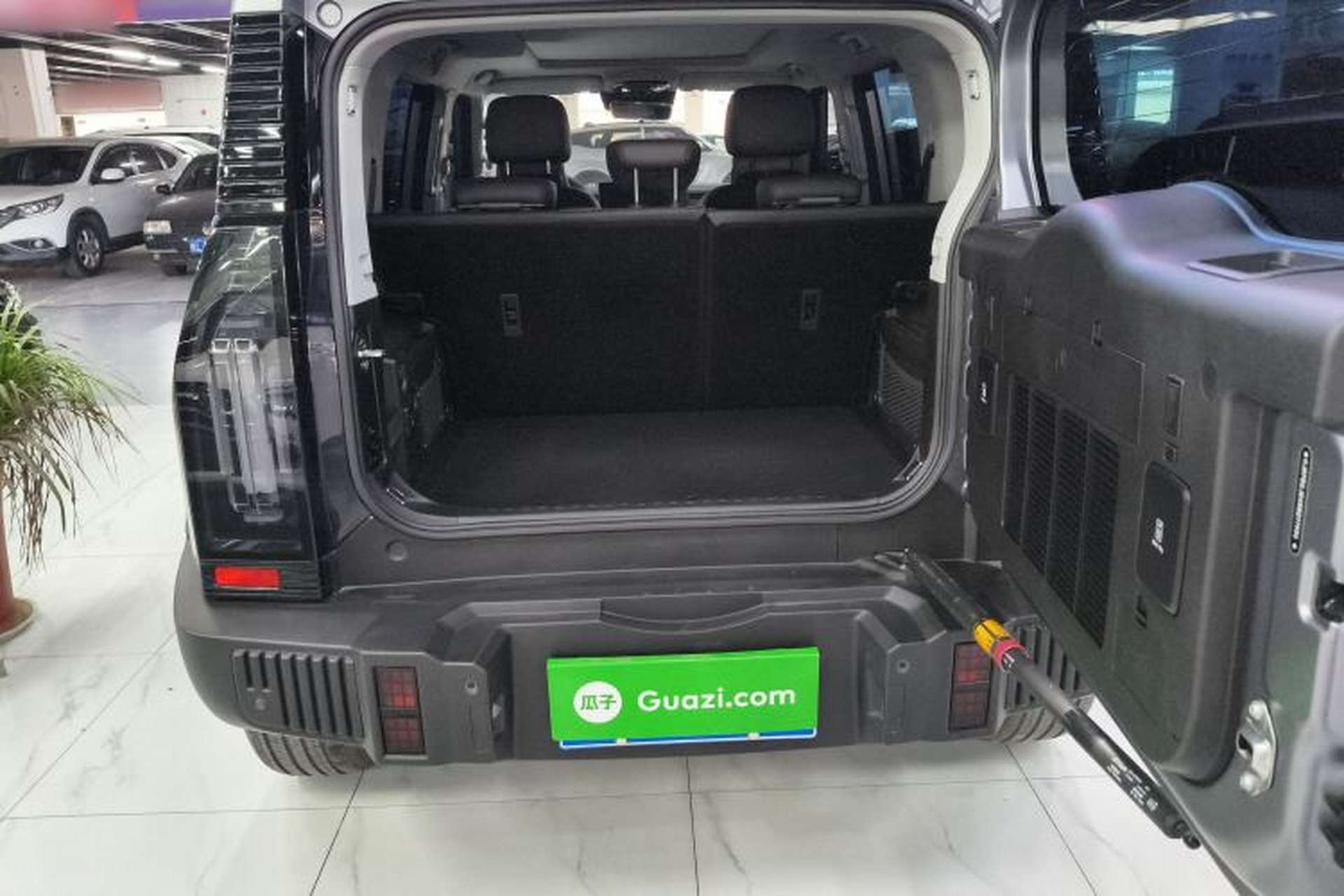 Used JETOUR Traveler 2024 2.0T All-Wheel-Drive CrossPRO Entertainment Edition Trunk