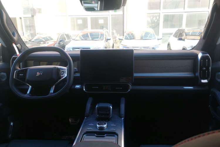 Used JETOUR Traveler 2024 2.0T All-Wheel-Drive Silver Dragon Wings Center Console