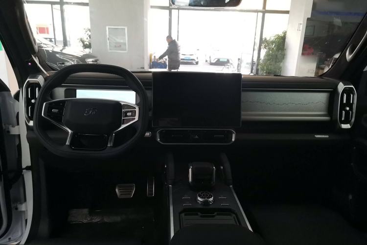 Used JETOUR Traveler 2024 2.0T All-Wheel-Drive Silver Dragon Wings Center Console