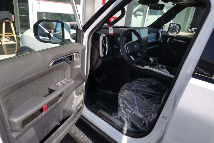 Used JETOUR Traveler 2024 2.0T All-Wheel-Drive Silver Dragon Wings Driver Seat