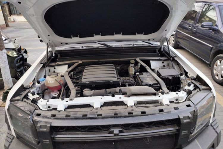 Used JETOUR Traveler 2024 2.0T All-Wheel-Drive Silver Dragon Wings Engine Bay