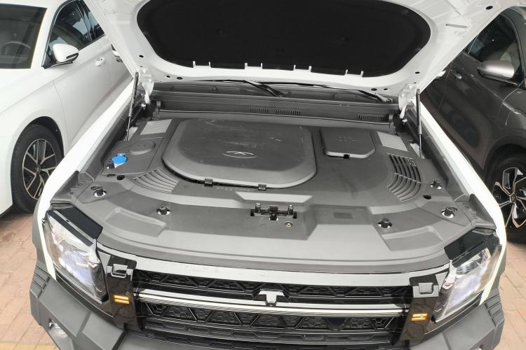 Used JETOUR Traveler 2024 2.0T All-Wheel-Drive Silver Dragon Wings Engine Bay