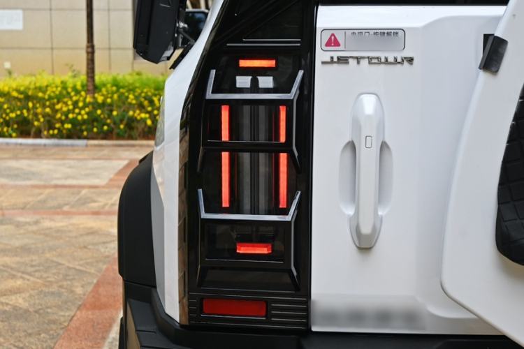 Used JETOUR Traveler 2024 2.0T All-Wheel-Drive Silver Dragon Wings Exterior 4