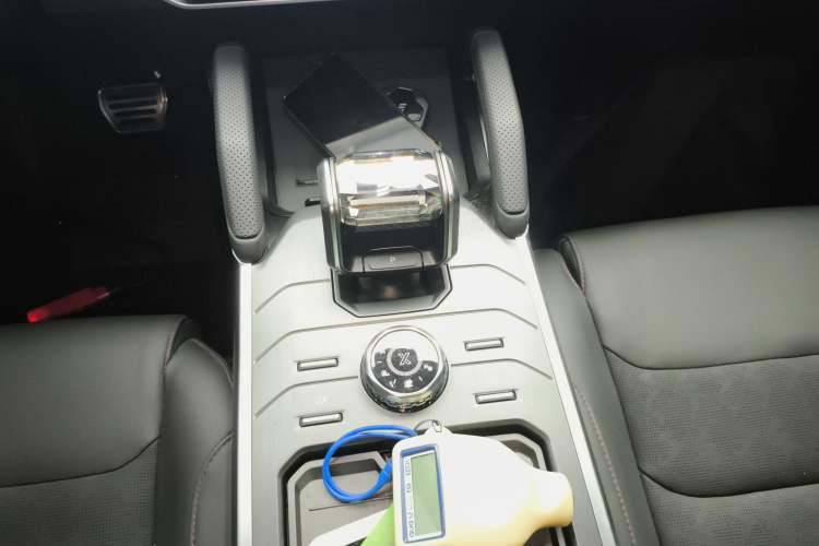 Used JETOUR Traveler 2024 2.0T All-Wheel-Drive Silver Dragon Wings Gear Lever