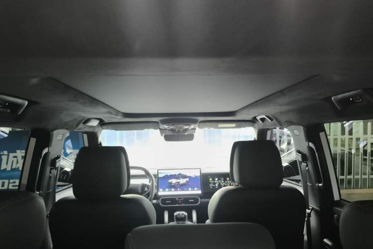 Used JETOUR Traveler 2024 2.0T All-Wheel-Drive Silver Dragon Wings Headliner