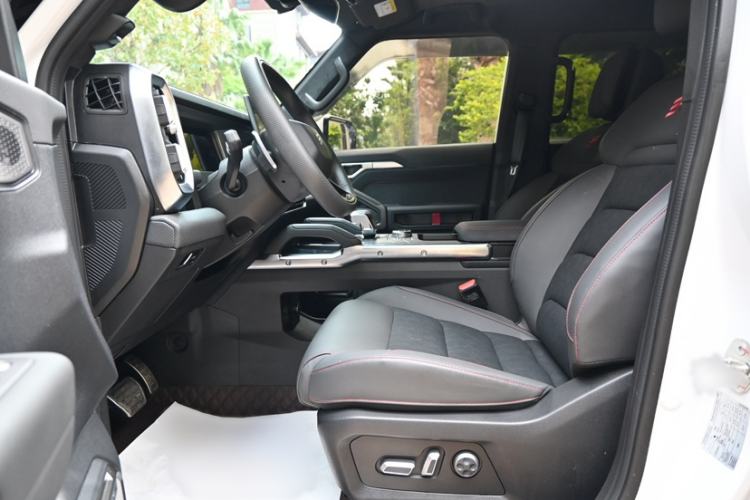 Used JETOUR Traveler 2024 2.0T All-Wheel-Drive Silver Dragon Wings Interior 10