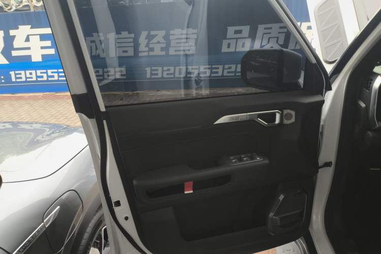 Used JETOUR Traveler 2024 2.0T All-Wheel-Drive Silver Dragon Wings Left Front Door Interior