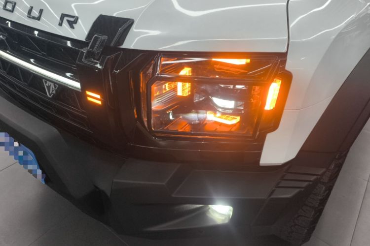Used JETOUR Traveler 2024 2.0T All-Wheel-Drive Silver Dragon Wings Left Front Headlight