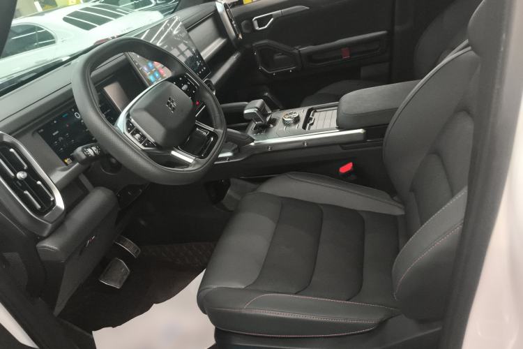 Used JETOUR Traveler 2024 2.0T All-Wheel-Drive Silver Dragon Wings Left Front Seat