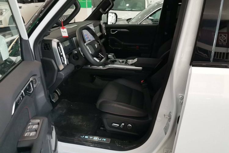 Used JETOUR Traveler 2024 2.0T All-Wheel-Drive Silver Dragon Wings Left Front Seat