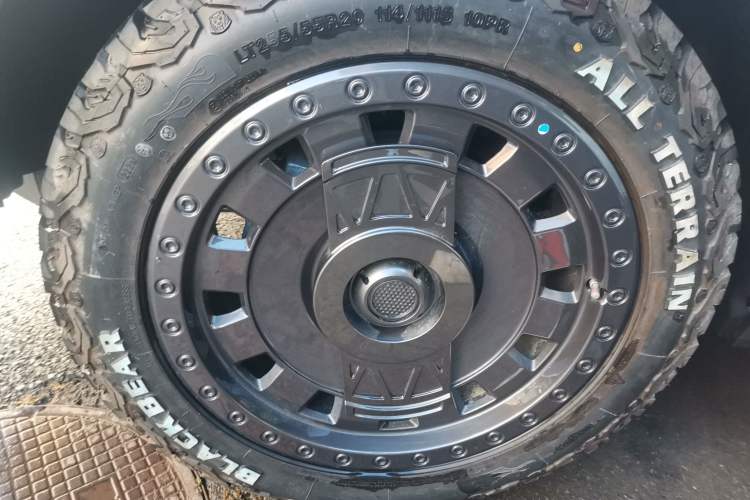 Used JETOUR Traveler 2024 2.0T All-Wheel-Drive Silver Dragon Wings Left Front Wheel Hub
