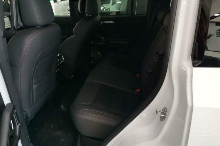 Used JETOUR Traveler 2024 2.0T All-Wheel-Drive Silver Dragon Wings Left Rear Seat