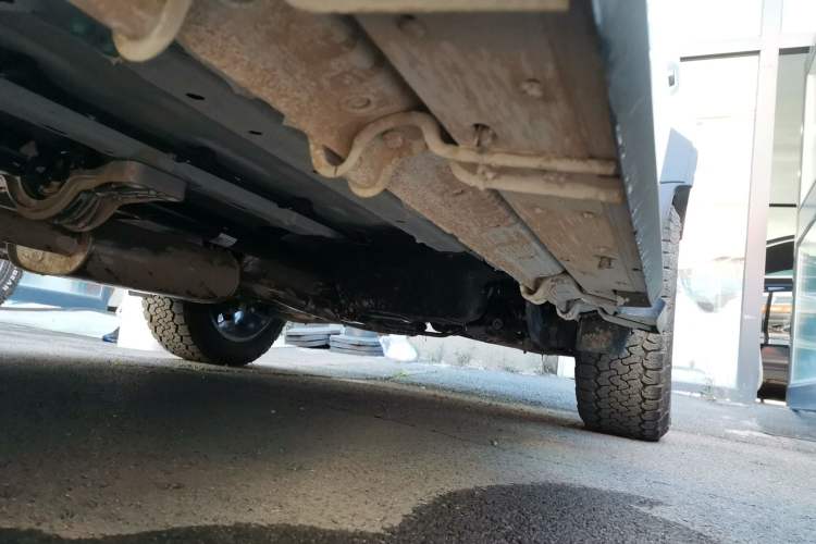 Used JETOUR Traveler 2024 2.0T All-Wheel-Drive Silver Dragon Wings Left Side Sill