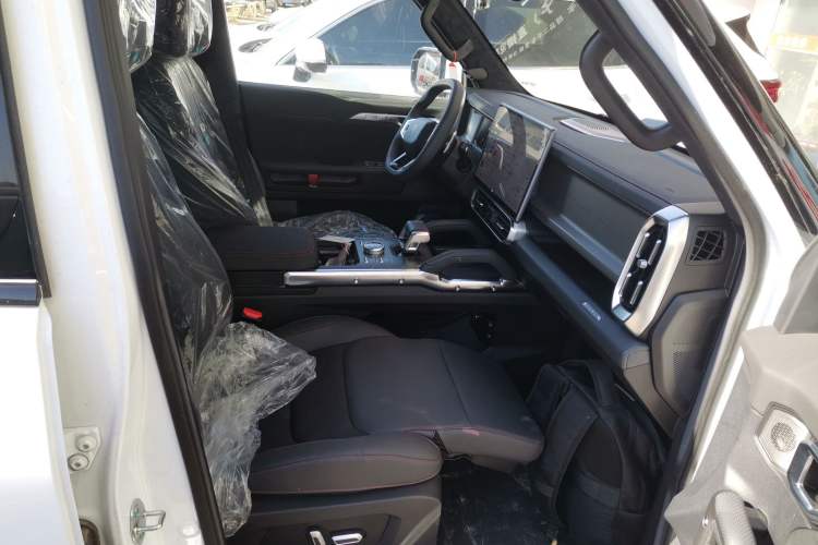 Used JETOUR Traveler 2024 2.0T All-Wheel-Drive Silver Dragon Wings Right Front Seat