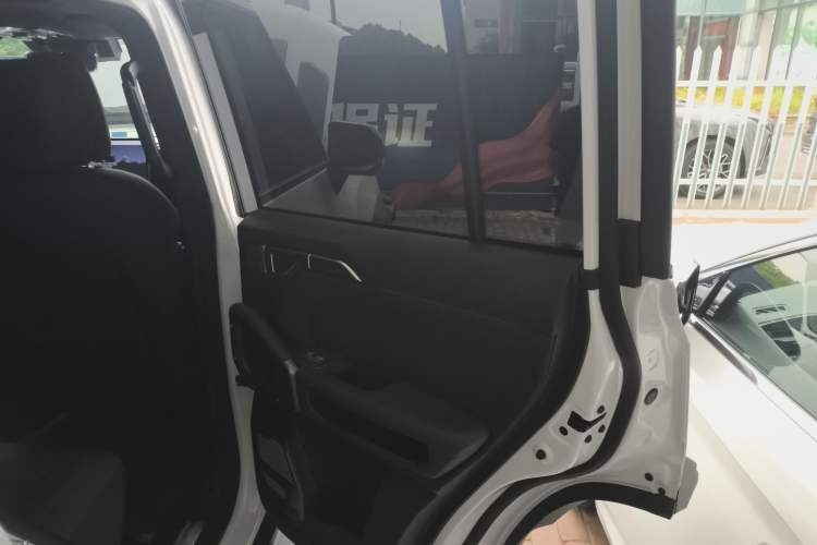 Used JETOUR Traveler 2024 2.0T All-Wheel-Drive Silver Dragon Wings Right Rear Door Interior