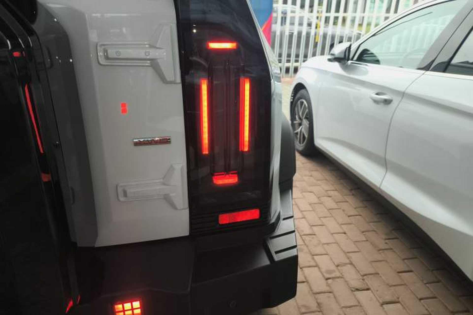 Used JETOUR Traveler 2024 2.0T All-Wheel-Drive Silver Dragon Wings Right Rear Taillight