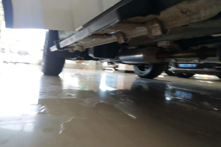 Used JETOUR Traveler 2024 2.0T All-Wheel-Drive Silver Dragon Wings Right Side Sill