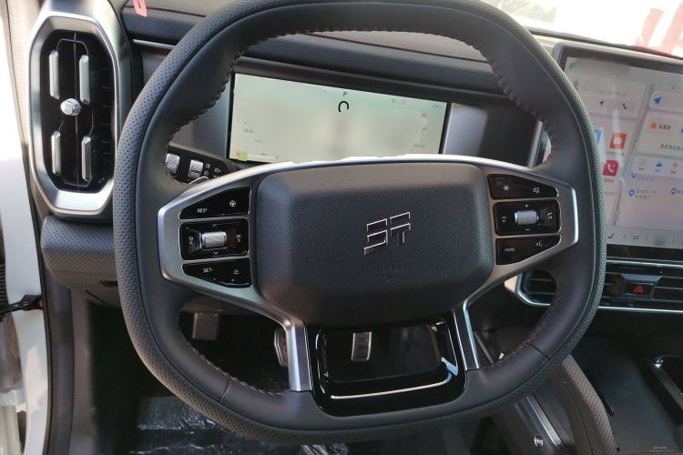 Used JETOUR Traveler 2024 2.0T All-Wheel-Drive Silver Dragon Wings Steering Wheel