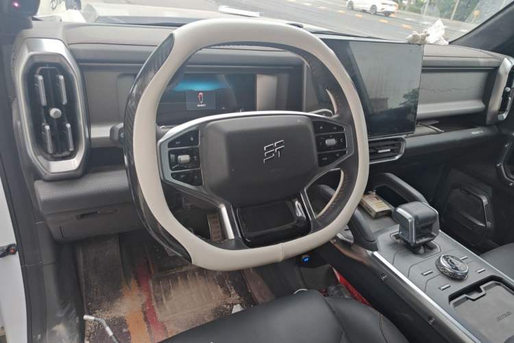 Used JETOUR Traveler 2024 2.0T All-Wheel-Drive Silver Dragon Wings Steering Wheel