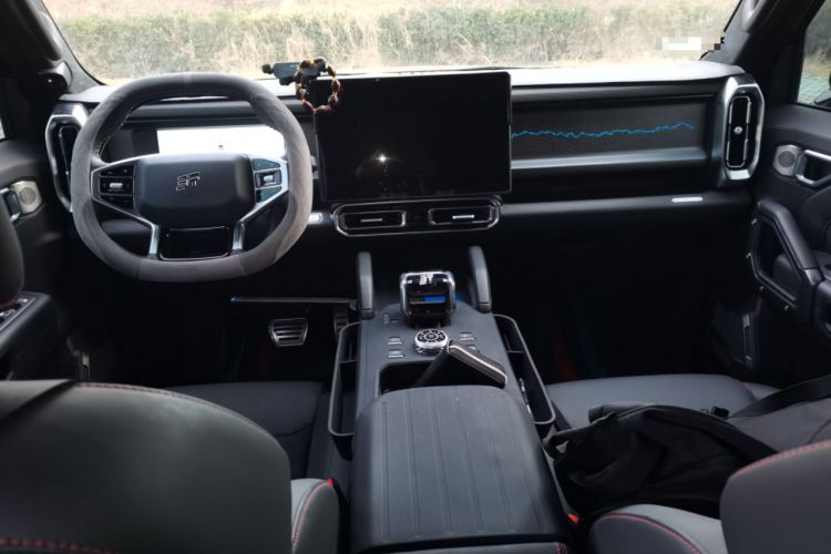 Used JETOUR Traveler 2025 2.0T Automatic All-Wheel Drive 200 000 Yuan Commemorative Edition Center Console
