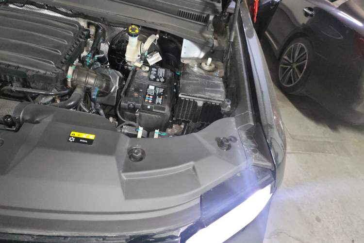 Used JETOUR Traveler 2025 Model—1.5TD DCT Exploration + Smooth Driving Edition Engine Bay Left