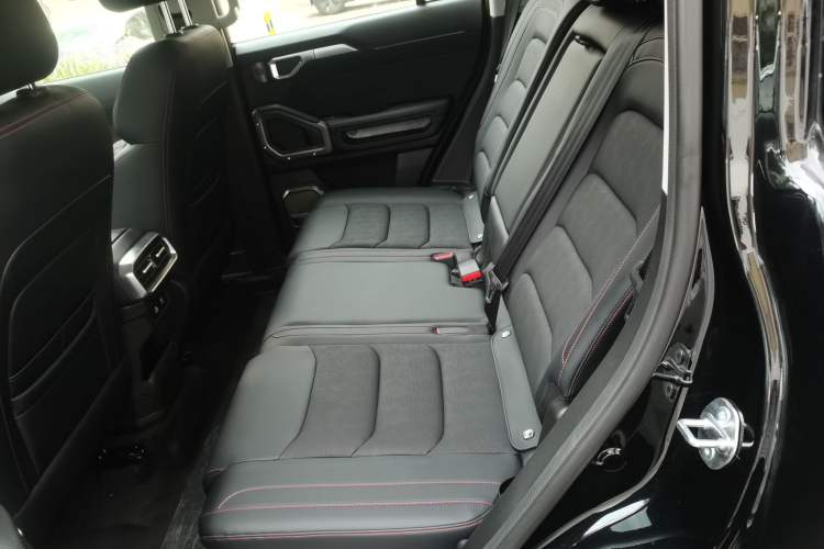 Used JETOUR Traveler 2025 2.0TD XWD Conquer Extended Version 7 Seats Interior 4