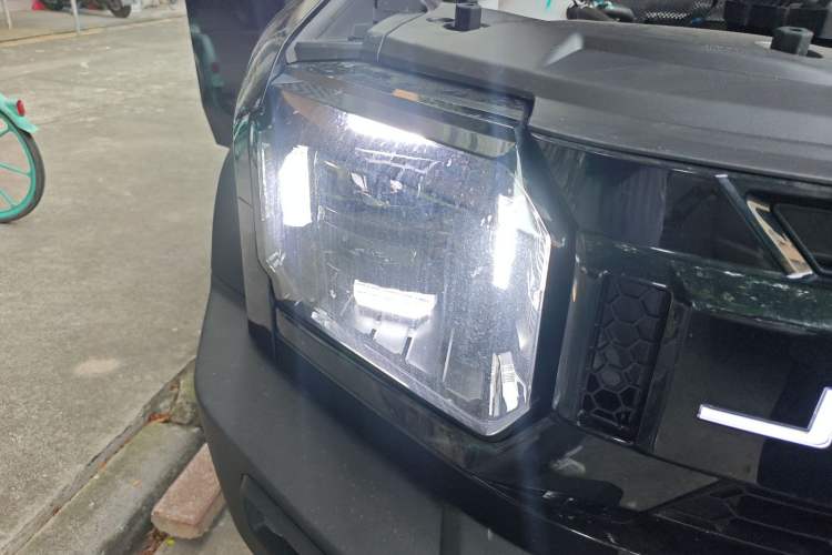 Used JETOUR Traveler 2025 2.0TD DCT XWD Cross-country Right Front Headlight