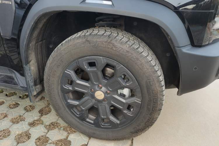 Used JETOUR Traveler 2025 2.0T Automatic All-Wheel Drive 200 000 Yuan Commemorative Edition Right Front Wheel Hub