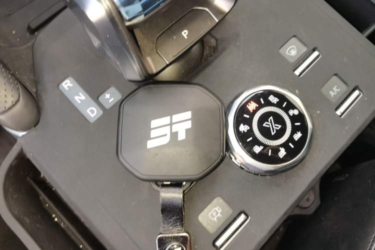 Used JETOUR Traveler 2025 2.0T Automatic All-Wheel Drive 200 000 Yuan Commemorative Edition Vehicle Key