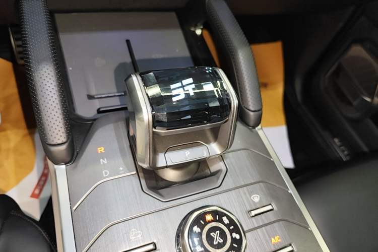 Used JETOUR Traveler 2025 2.0TD DCT Four-Wheel Drive Star Guardian Gear Lever