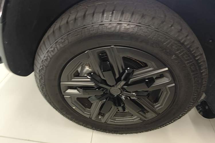 Used JETOUR Traveler 2025 2.0TD DCT Four-Wheel Drive Star Guardian Left Front Wheel Hub