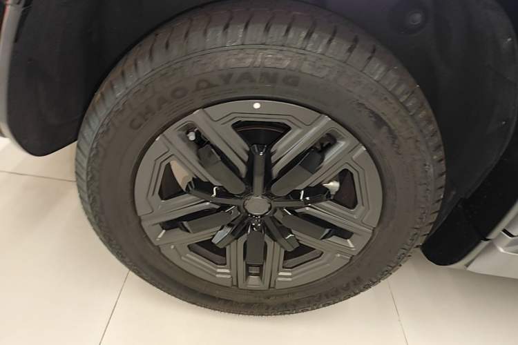 Used JETOUR Traveler 2025 2.0TD DCT Four-Wheel Drive Star Guardian Right Rear Wheel Hub