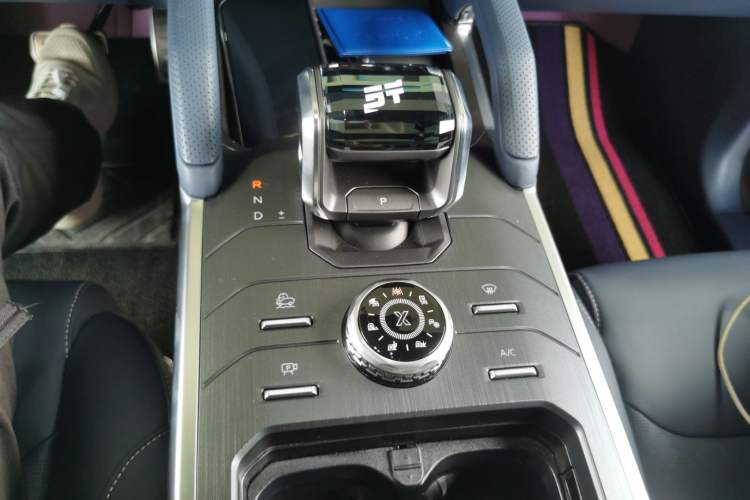 Used JETOUR Traveler 2025 2.0T DCT Star & Moon Goddess Gear Lever