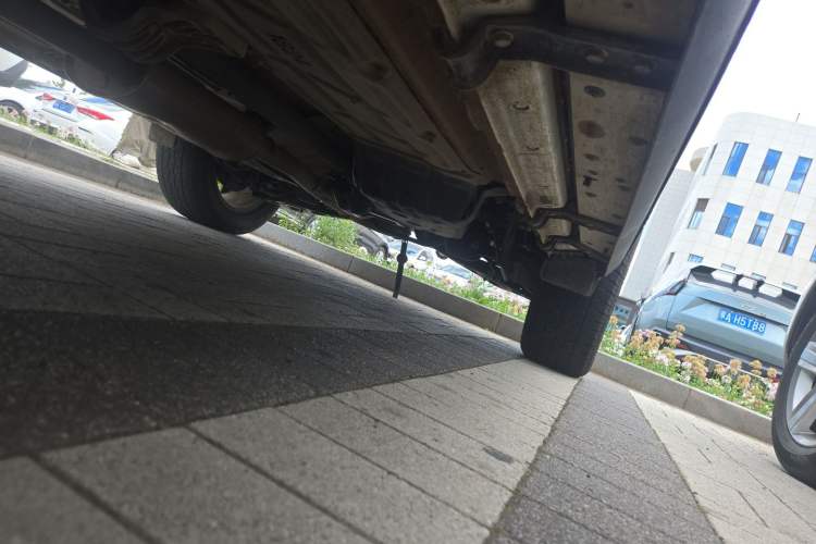 Used JETOUR Traveler 2025 2.0T Automatic All-Wheel Drive 200 000 Yuan Commemorative Edition Chassis Front Left