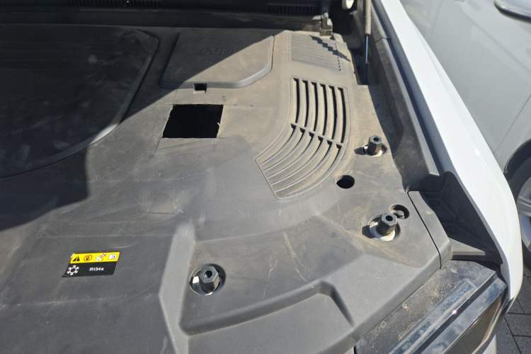 Used JETOUR Traveler 2025 2.0T Automatic All-Wheel Drive 200 000 Yuan Commemorative Edition Engine Bay Left