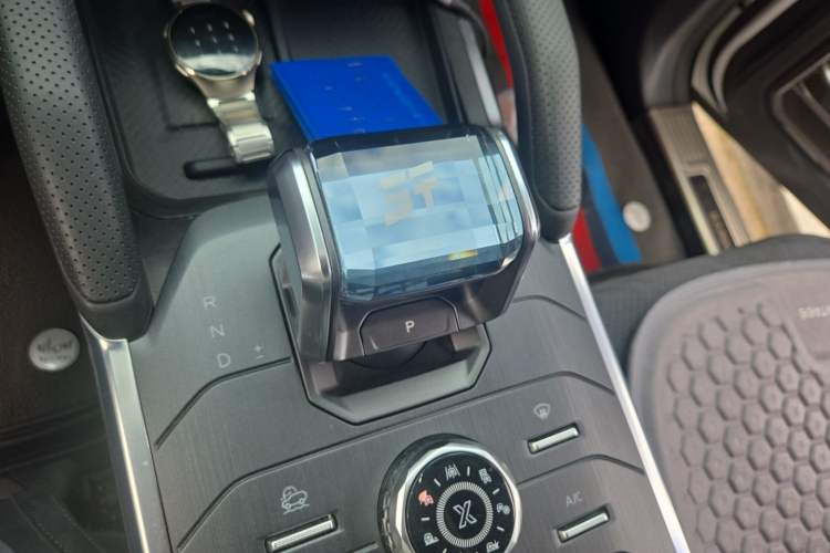 Used JETOUR Traveler 2025 2.0T Automatic All-Wheel Drive 200 000 Yuan Commemorative Edition Gear Lever