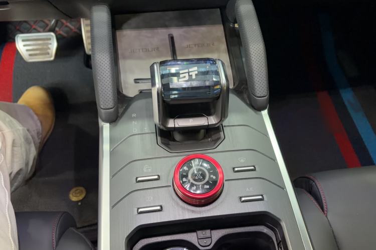 Used JETOUR Traveler 2025 2.0T Automatic All-Wheel Drive 200 000 Yuan Commemorative Edition Gear Lever
