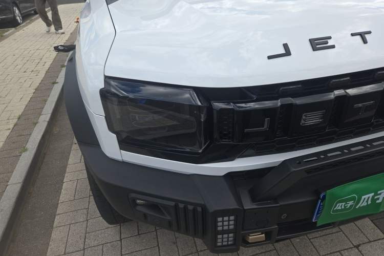 Used JETOUR Traveler 2025 2.0T Automatic All-Wheel Drive 200 000 Yuan Commemorative Edition Right Front Headlight