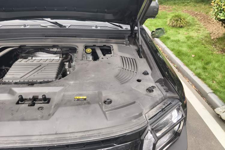 Used JETOUR Traveler C-DM 2024 C-DM 208KM Mountain & Wilderness Edition Engine Bay Left