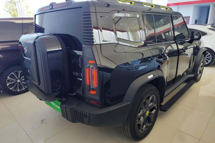 Used JETOUR Traveler C-DM 2024 C-DM 208KM Mountain & Wilderness Edition Rear Right 45 Deg